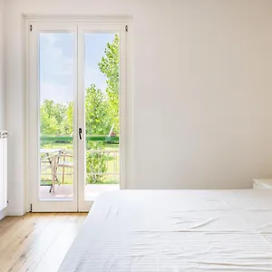 Trendy Aparment With Garage Right By The , Sirmione Italien